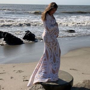 Maternity Photo / Wedding Dress